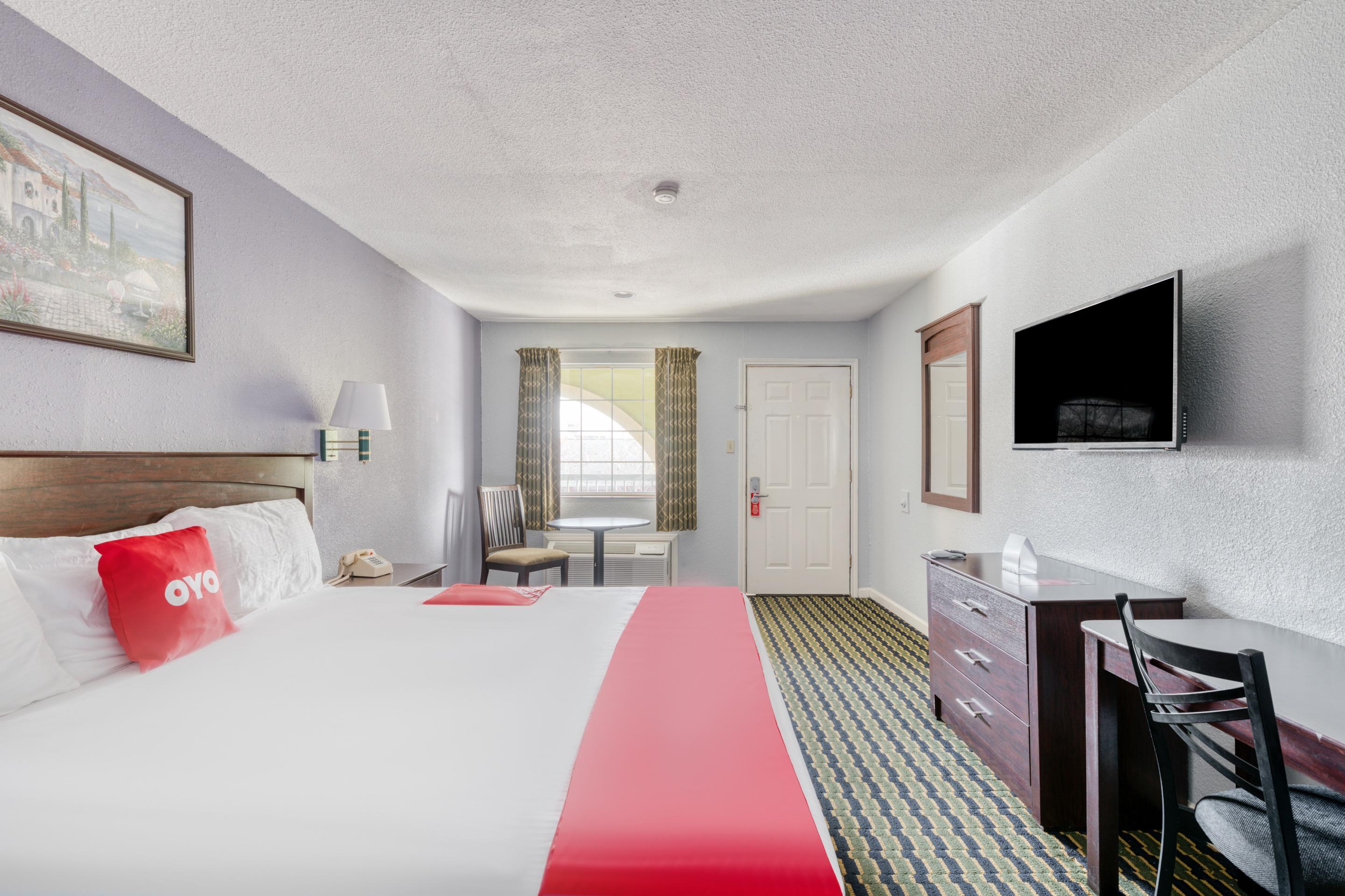 Oyo I-10 Hotel