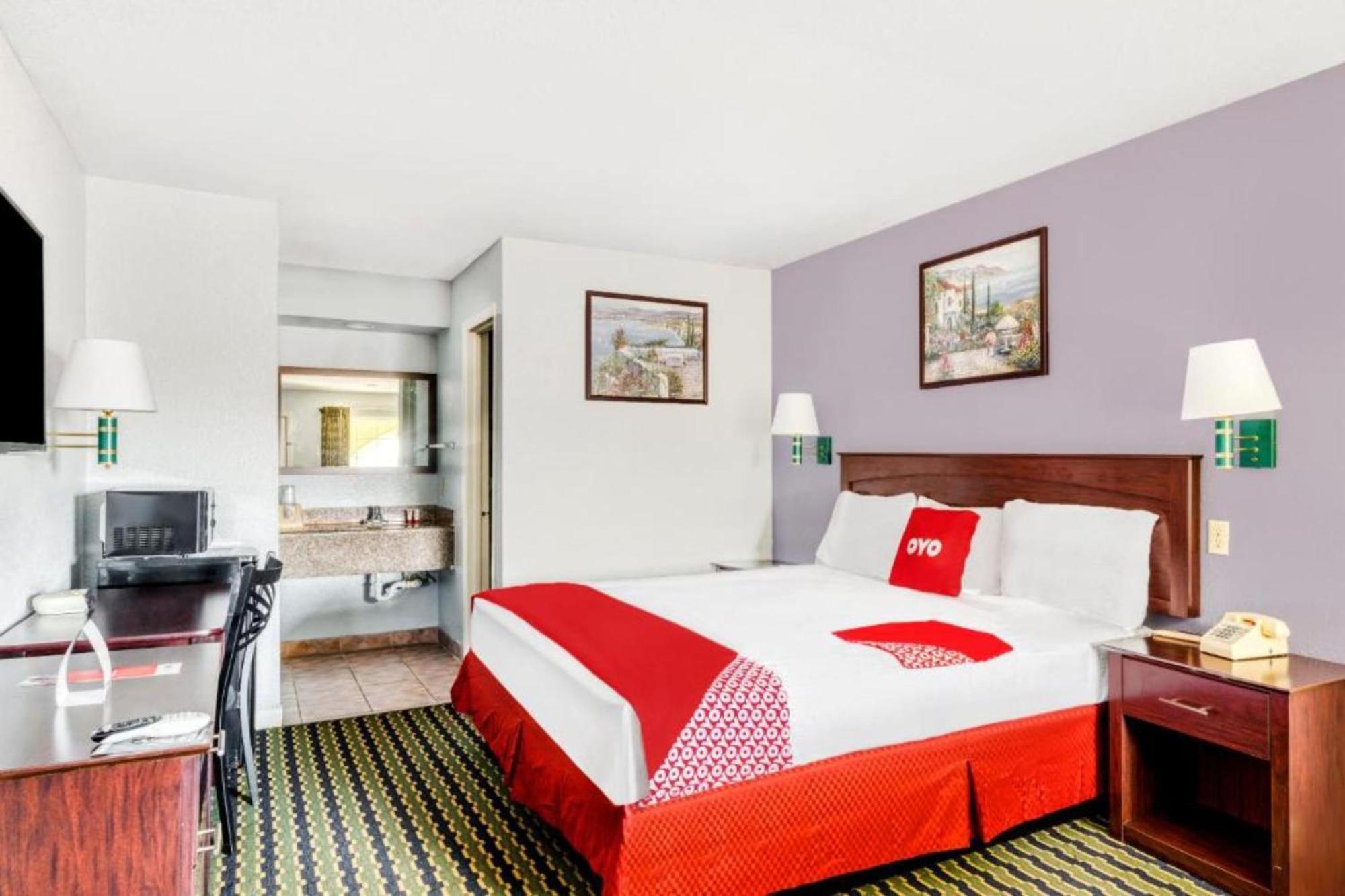 Oyo I-10 Hotel